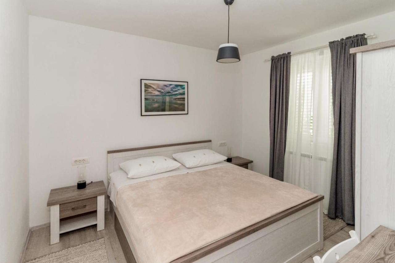 Apartments Happy Sukošan Extérieur photo