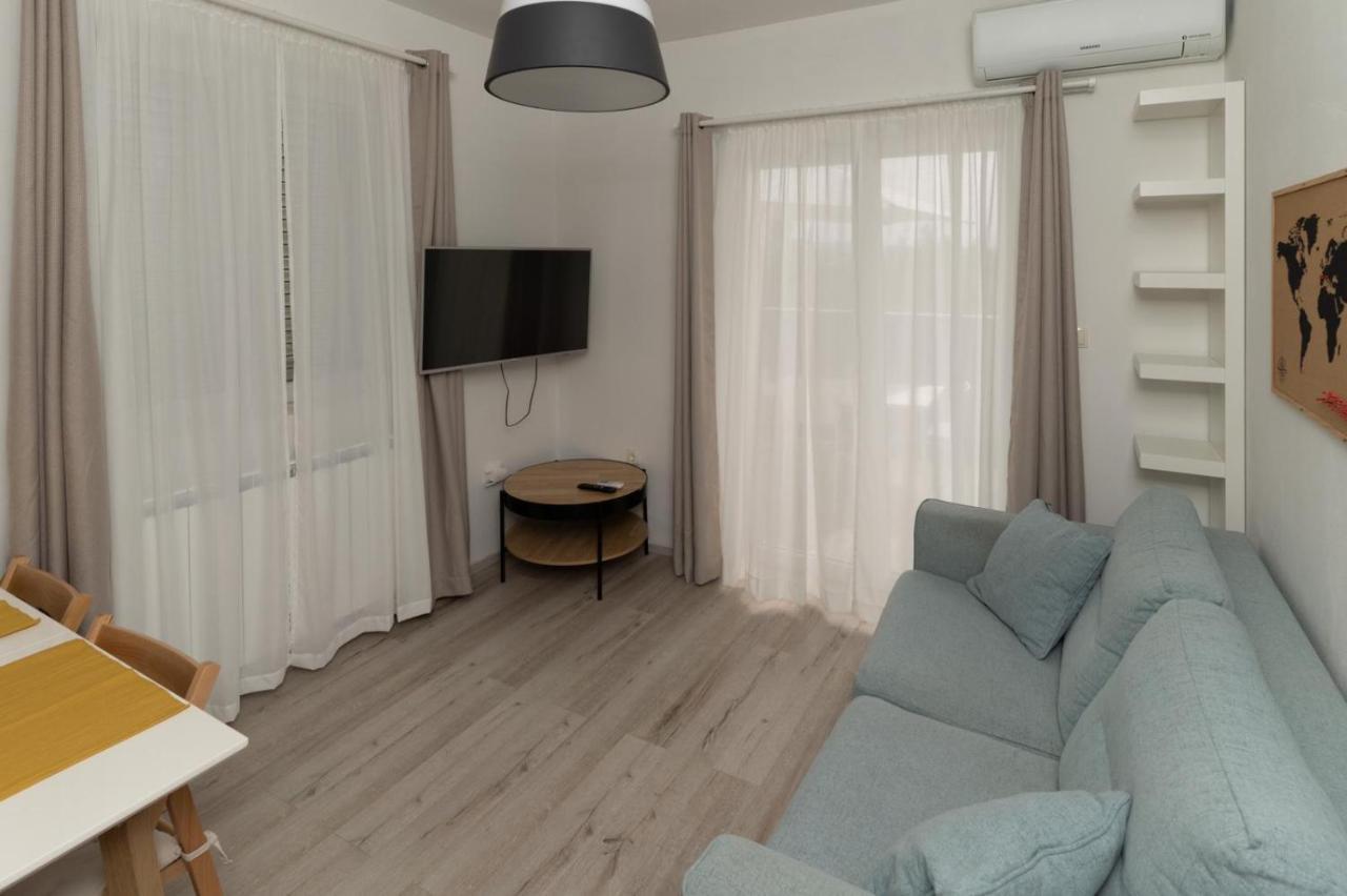 Apartments Happy Sukošan Extérieur photo