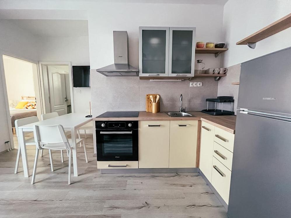 Apartments Happy Sukošan Extérieur photo